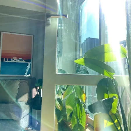 2 - 5 Min To Station Apartment